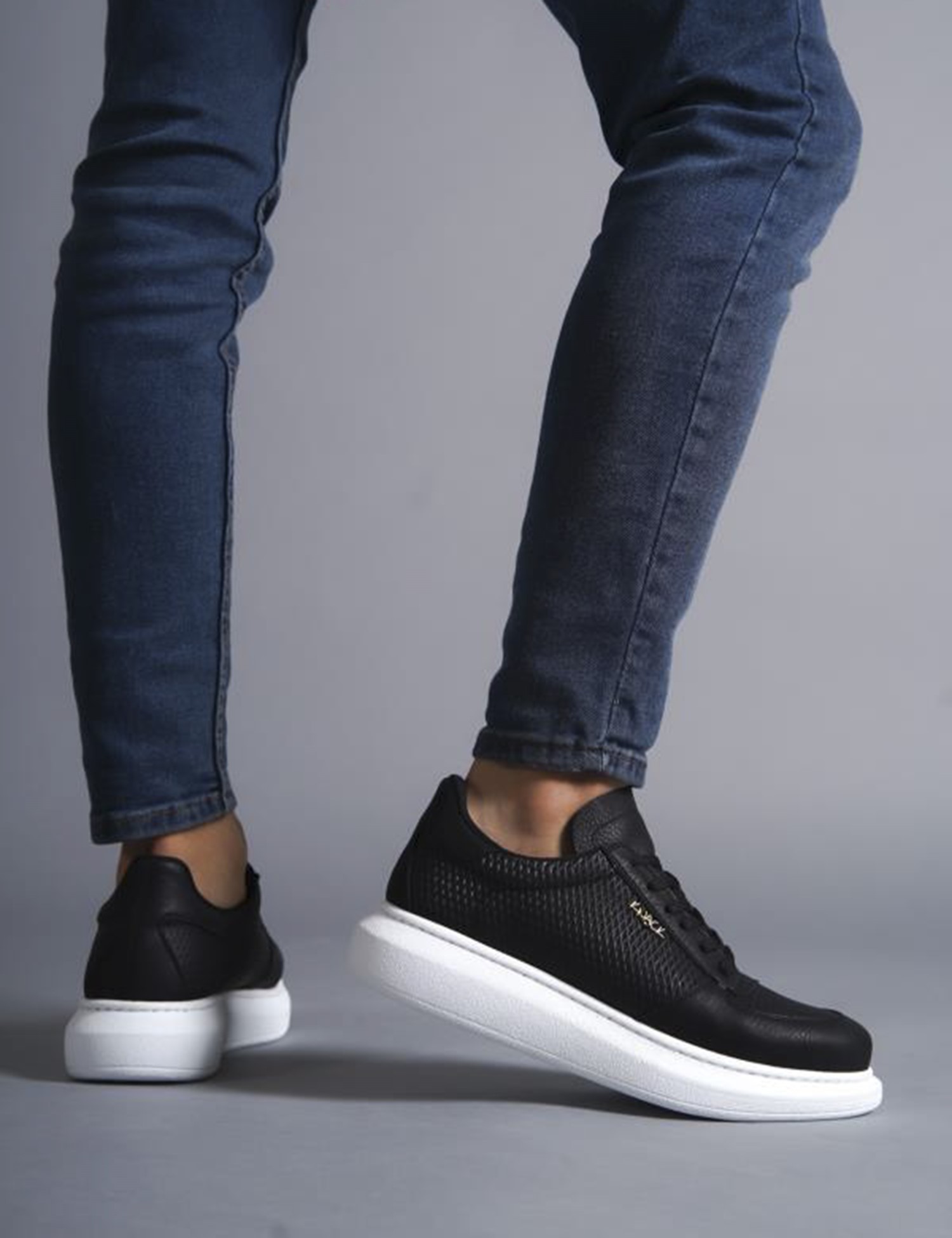 Ανδρικά ασπρόμαυρα Sneakers δερματίνη ανάγλυφο σχέδιο 0422020 φωτογραφία